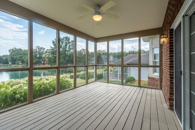 Building Photo - 1833 Waters Edge Dr