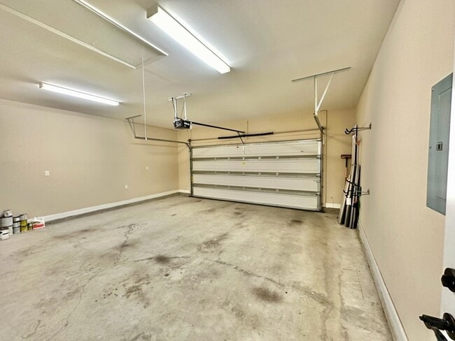 Building Photo - 209 Coral Dr SW