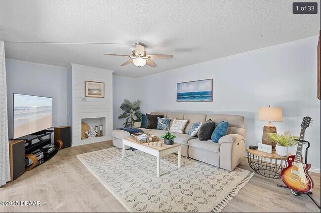 Building Photo - 3808 Saxon Dr