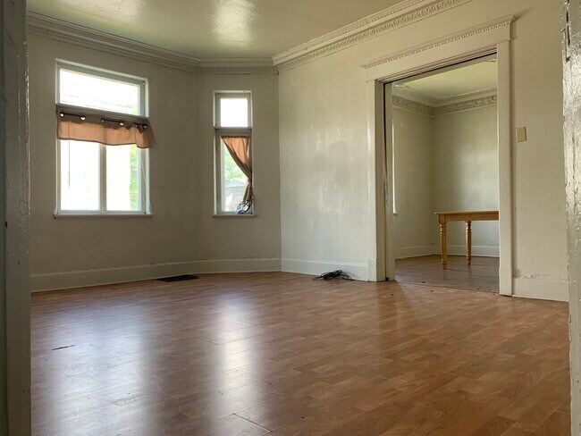 Building Photo - 1302 4th St