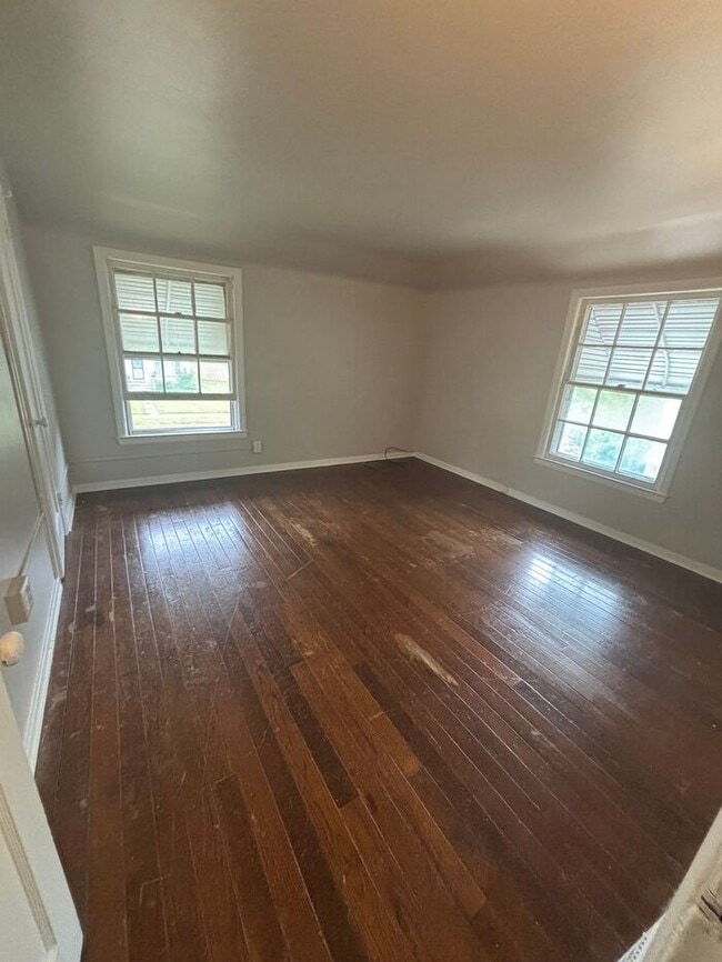 Building Photo - Gorgeous 2 beds 1 bath in Euclid!