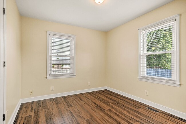 Building Photo - 2361 Hiwassee Dr