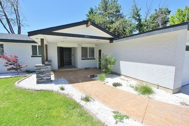 Building Photo - 3873 N Manchester St