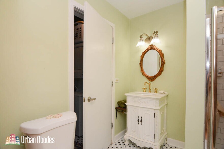 Building Photo - 1723 W Erie St