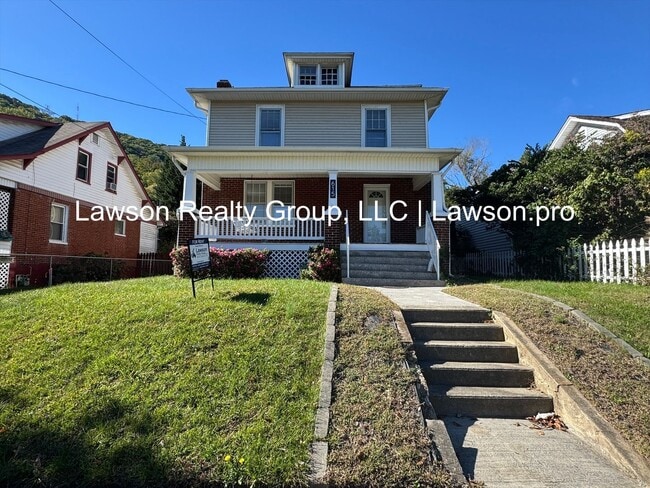 Primary Photo - Updated Four Bedroom Home Close to Downtown Roanoke!