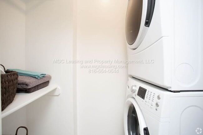 Building Photo - Serrano Townhomes: Move-In Ready! Updated Townhome with Garage + Walkout Basement