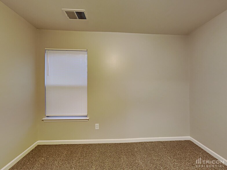 Building Photo - 7909 Bushy Creek Dr
