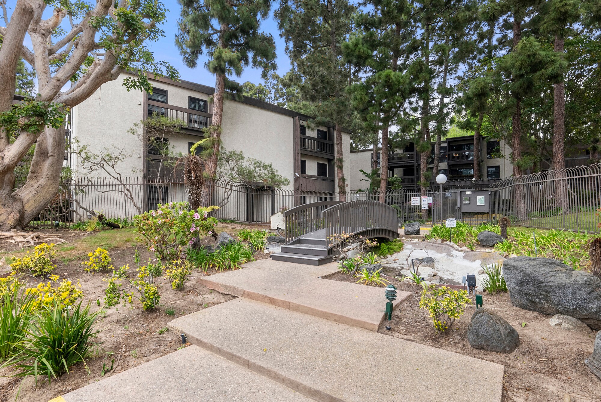 Building Photo - 7742 Redlands St