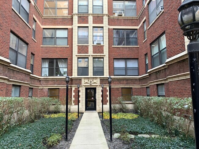 Primary Photo - 1058 W Granville Ave