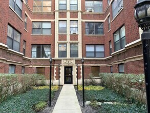 Building Photo - 1058 W Granville Ave