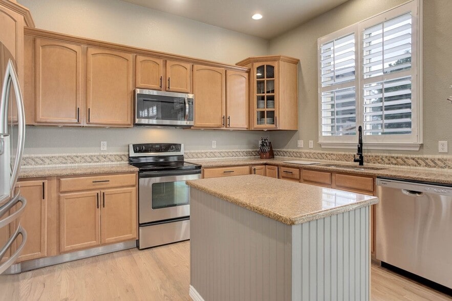 Building Photo - 3070 Redhaven Way