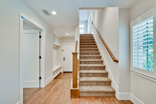 Building Photo - Modern Living in the Heart of Downtown Cam...