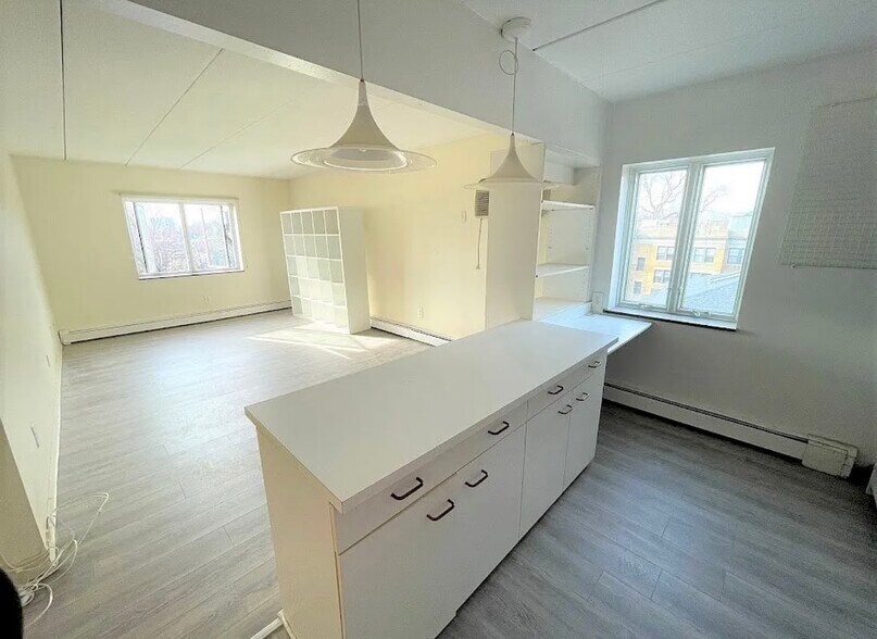 Primary Photo - 183 Harvard St