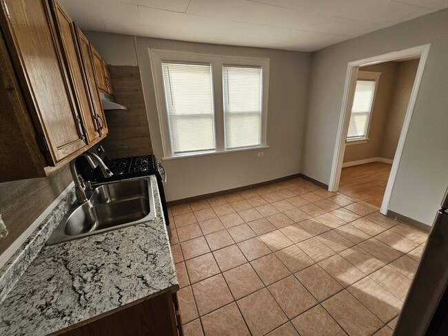 Building Photo - 1762 E 33rd St