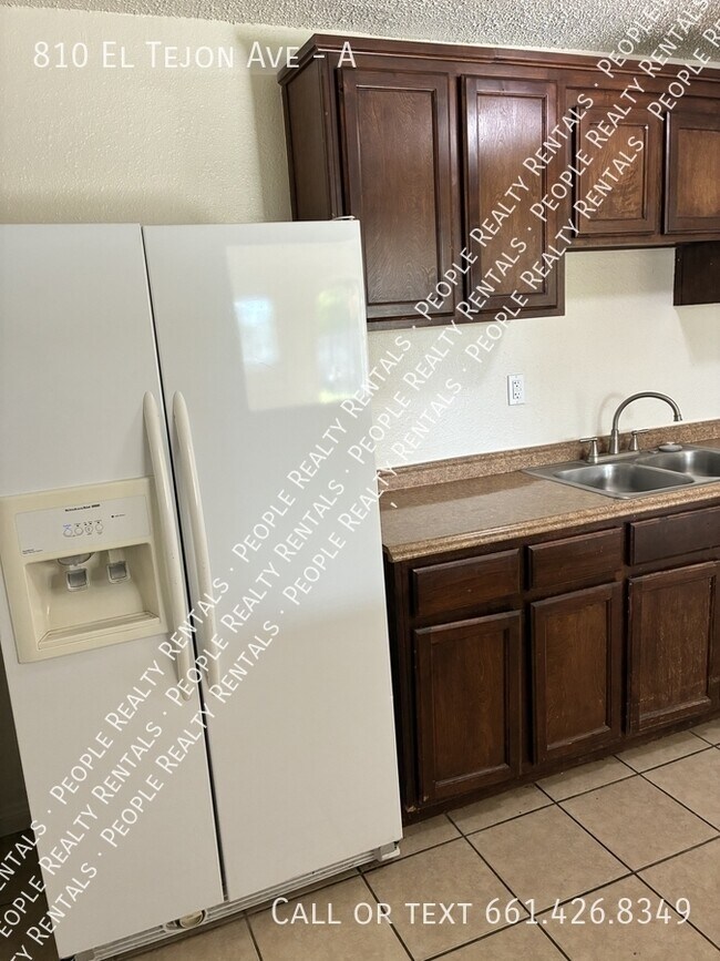 Building Photo - 810 El Tejon Ave