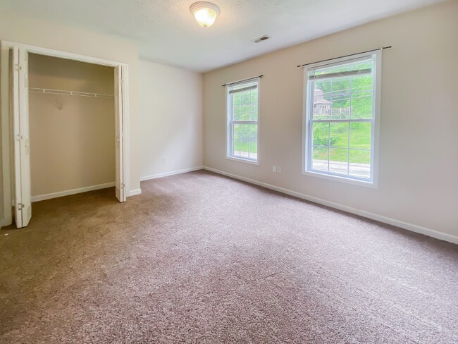 Building Photo - 2106 Shadyside Rd
