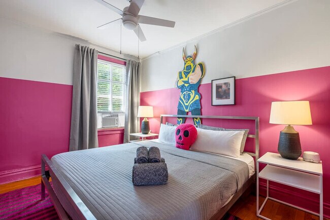 Building Photo - 3553 N Racine Ave