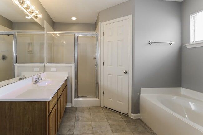 Building Photo - 9762 Misty Pine Dr