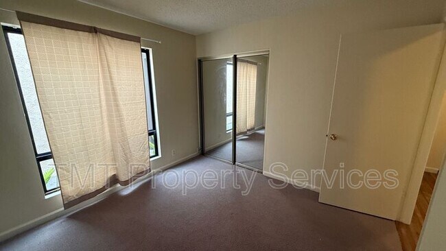 Building Photo - 59 Los Palos Dr