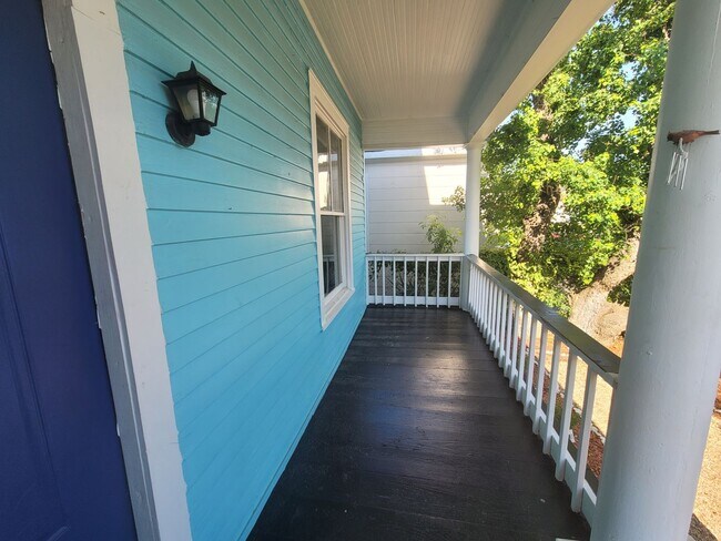 Building Photo - 3919 Avenue O