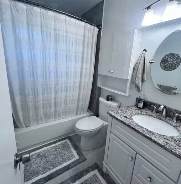 Building Photo - 310 15th Ave SW