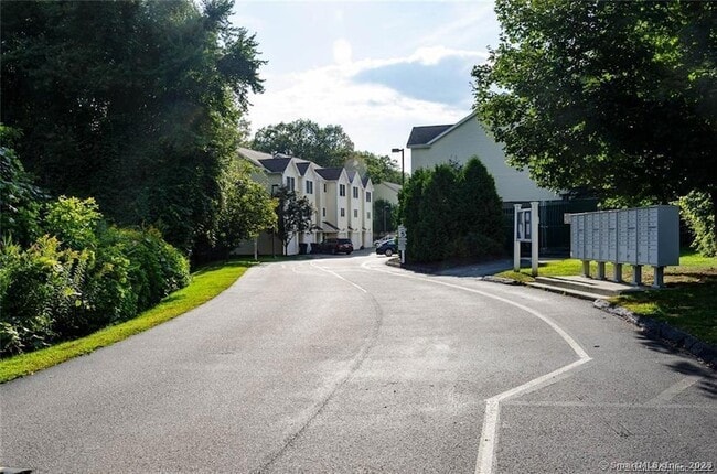 Building Photo - 527 W Thames St