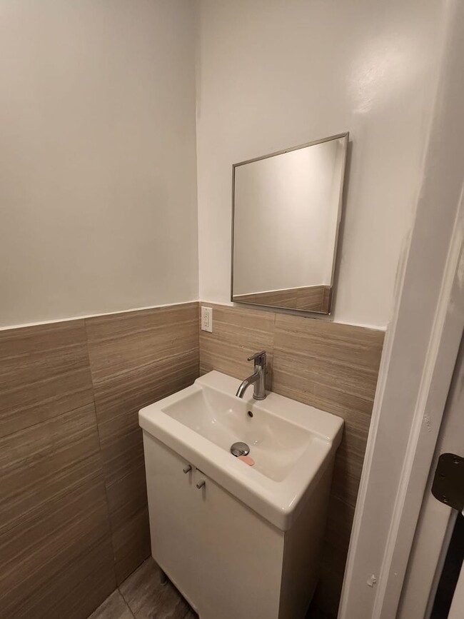 Building Photo - Remodeled home - Olney
