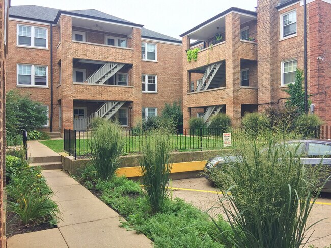 Building Photo - 835 Mulford-G