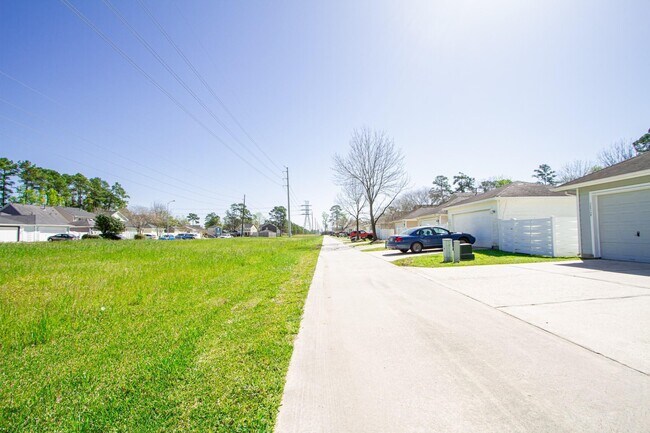 Building Photo - 18730 Atasca Oaks Dr