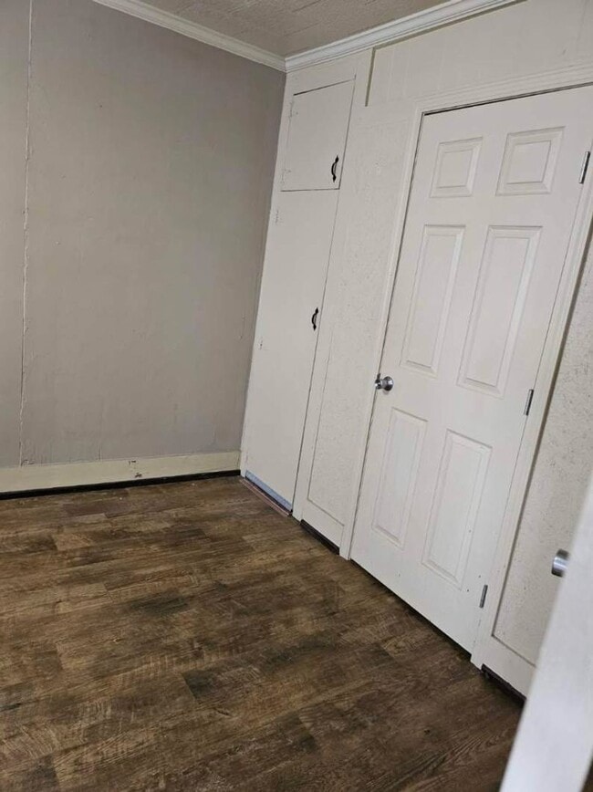 Building Photo - Rent Ready!