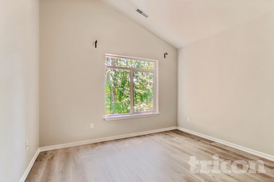 Building Photo - 7535 SW Onnaf Ct