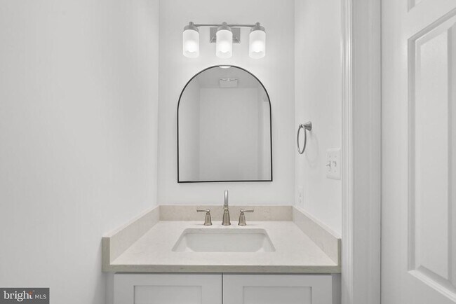 Building Photo - 119 E Main St