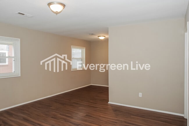 Building Photo - 1004 8th Ave SW