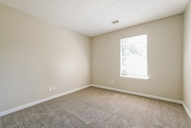 Building Photo - 640 Stonebridge Loop