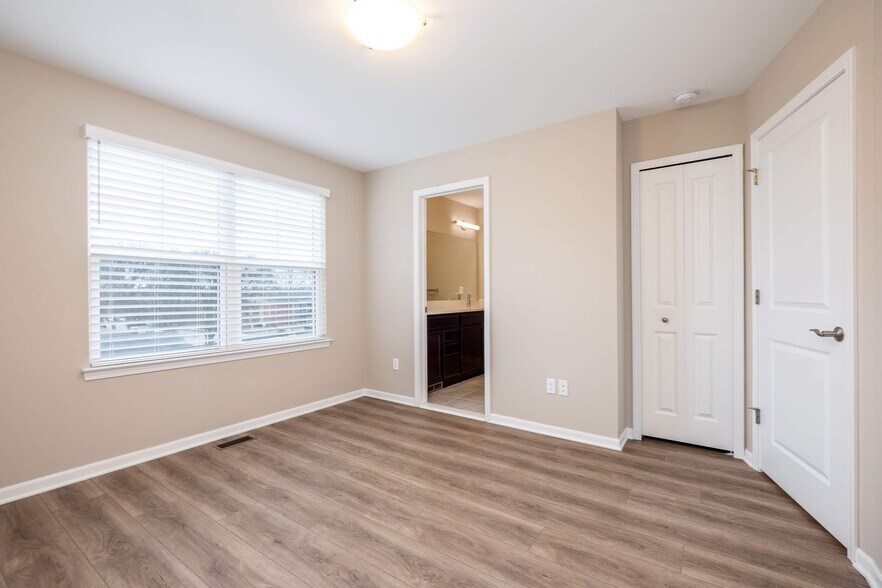Building Photo - 2500 Normandy Rd