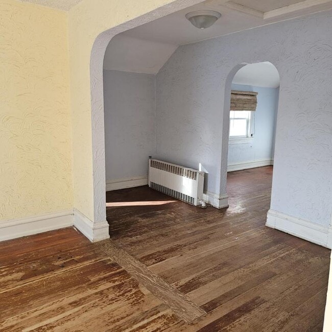 Building Photo - 208 W 3rd Ave