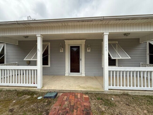 Building Photo - Pensacola - East Hill - 4 bedrooms, 3 bathroom - Mother in Law suite