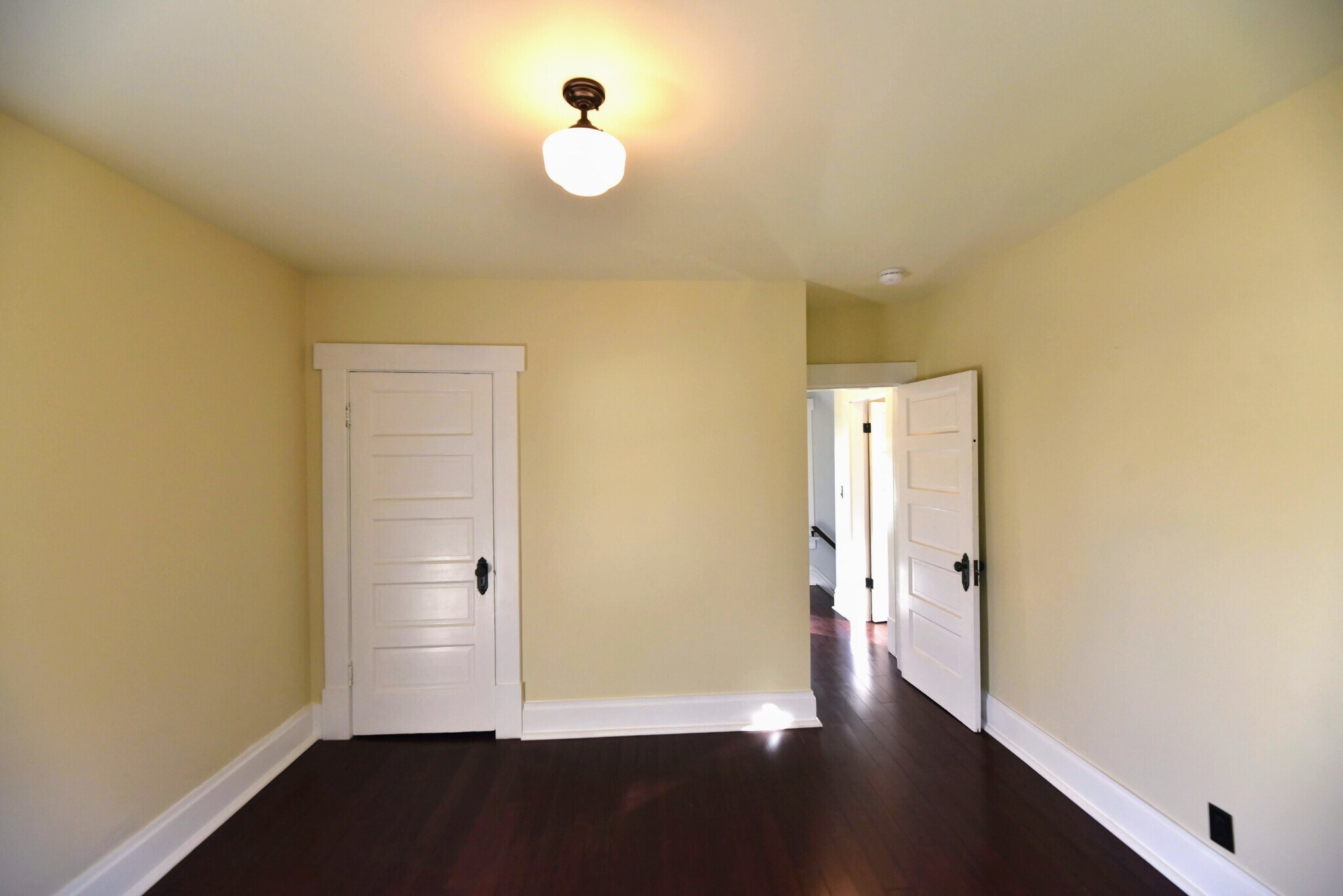 Building Photo - 240 E Duncan St