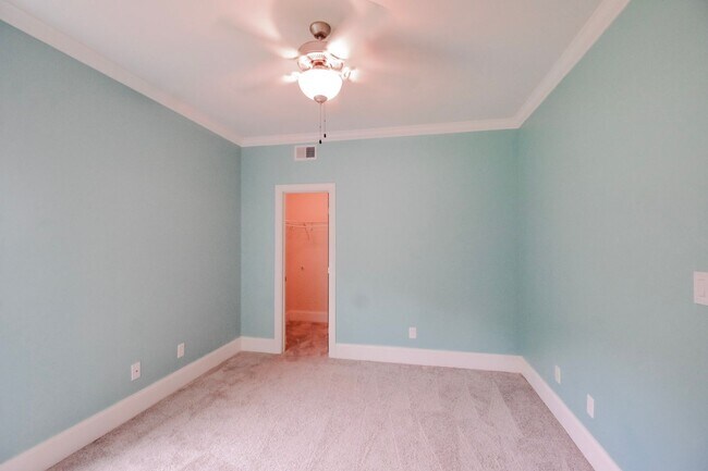 Building Photo - 4 Bedroom 2.5 Bathroom- Small Dogs Considered