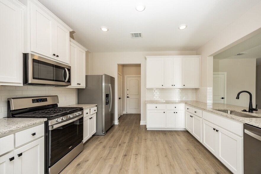 Building Photo - 1213 Bullock Dr