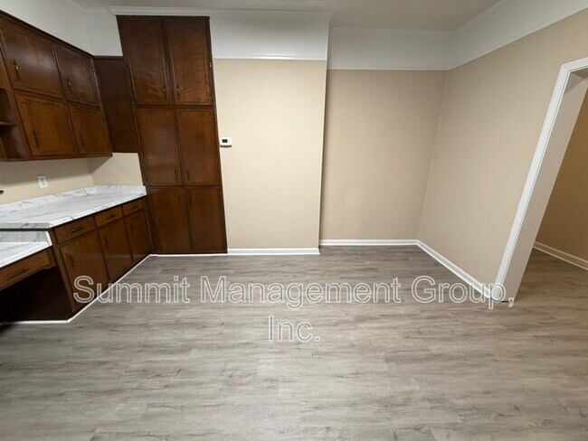 Building Photo - 34 Ivy St