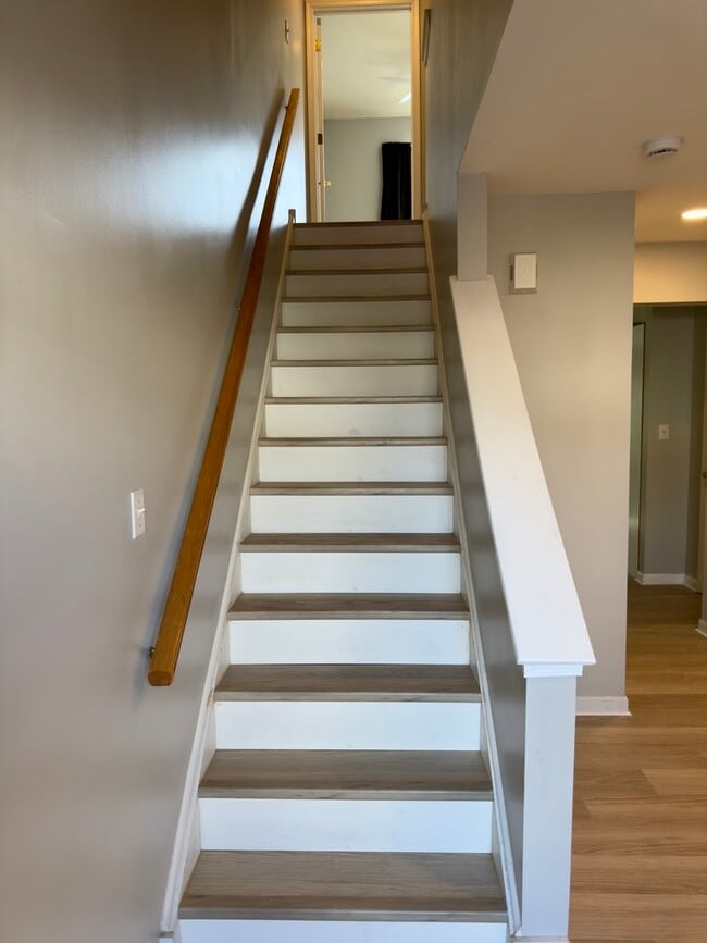 Building Photo - 131 Rosie Dr