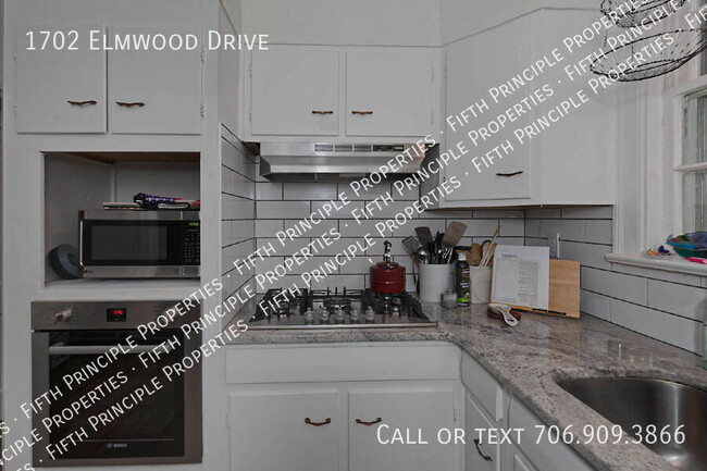 Building Photo - 1702 Elmwood Dr