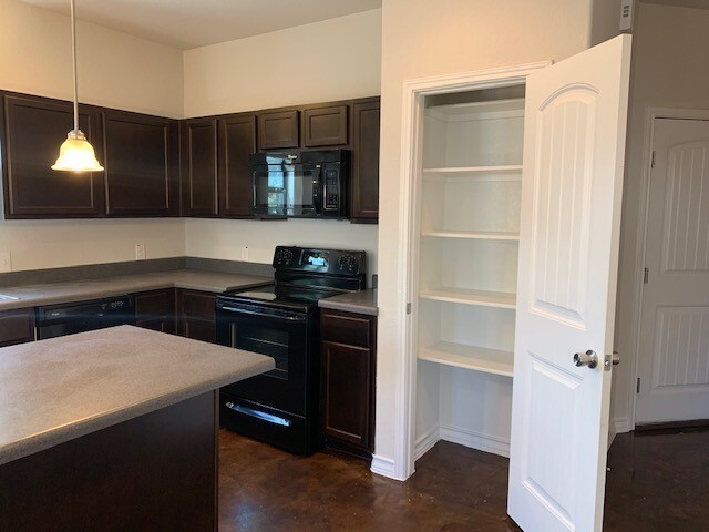 Building Photo - 1302 Garden Dusk