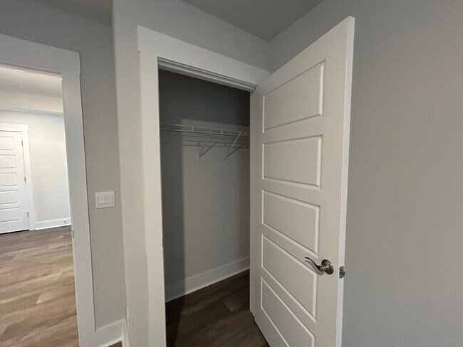 Building Photo - 1237 Pampas Grass Dr