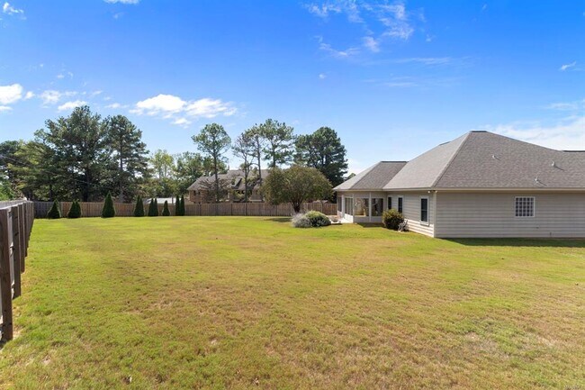 Building Photo - 704 Briarcliff Pl