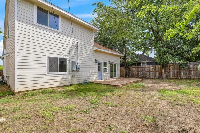Building Photo - 2118 Zephyr Ln