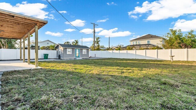 Building Photo - Beautiful S. Tampa 3BR/2BA remodeled home ...