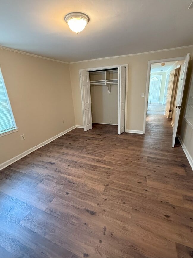 Building Photo - new renovate home