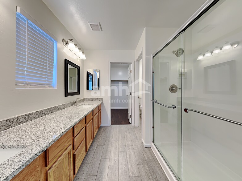 Building Photo - 8745 E Lindner Ave